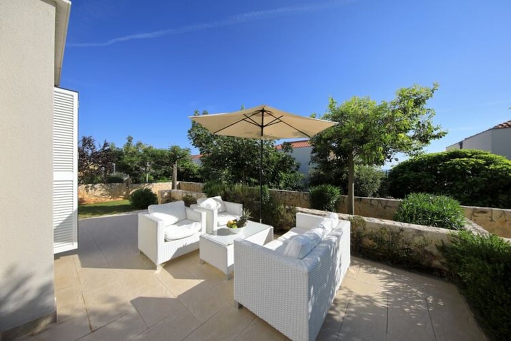 Villas Punta Skala Apartments With Pools at Beach