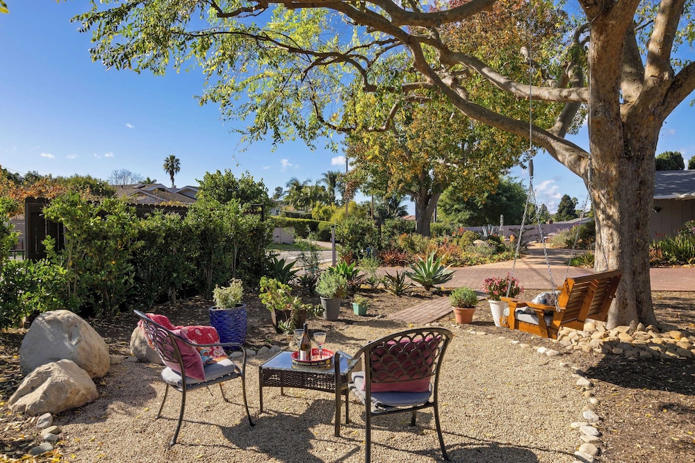 Hummingbird Haven by Avantstay Dog-friendly, Near the Beach, Huge Yard+hot Tub