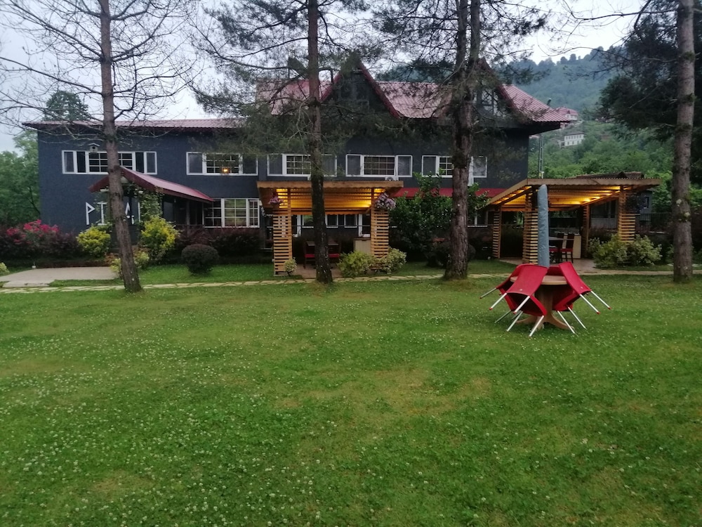 Pinar Kir Evi