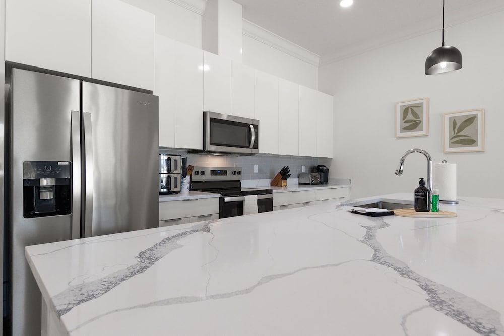 NEW Casa Sol Casa Cielo - Luxurious Newly Built Tampa Townhouses In Prime Location