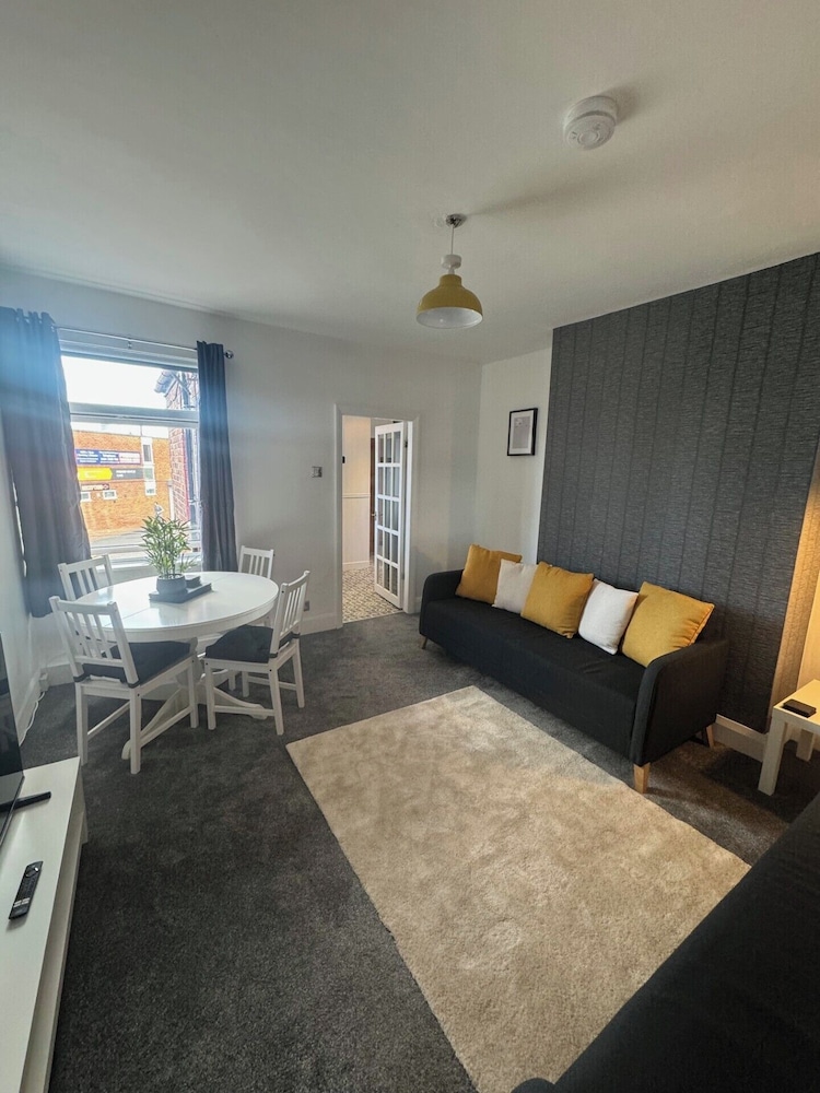 Simonside Apartment - Sleeps 6 -parking