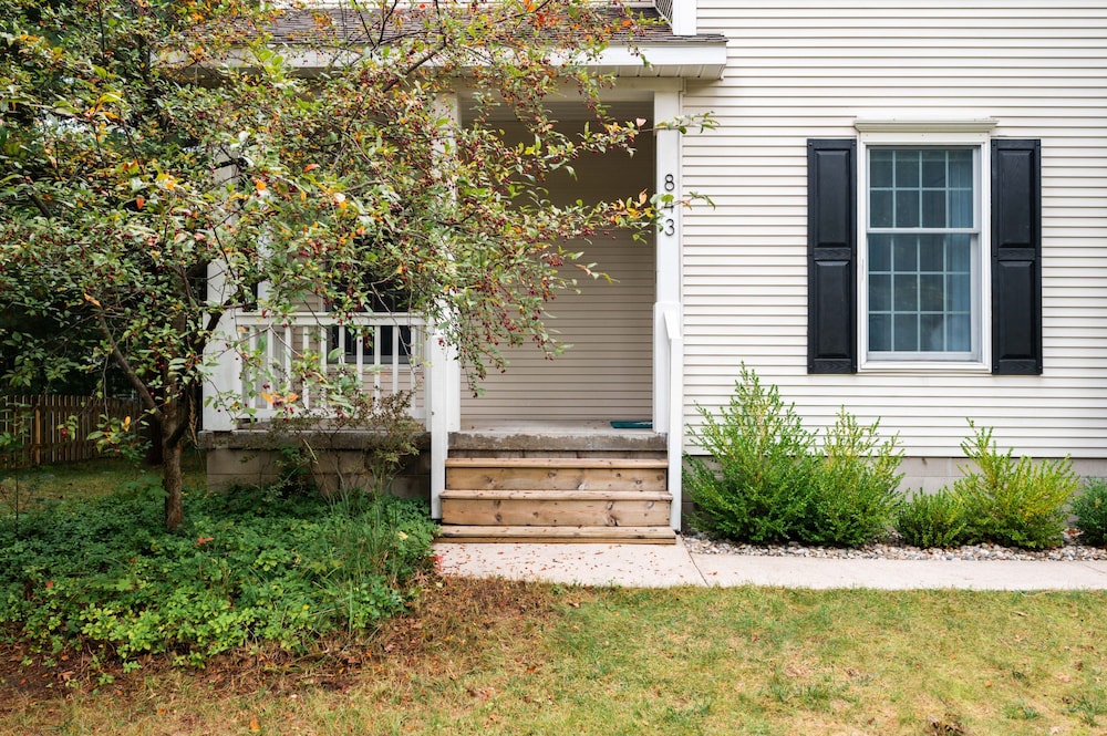 Gorgeous 2BDR Home near Downtown