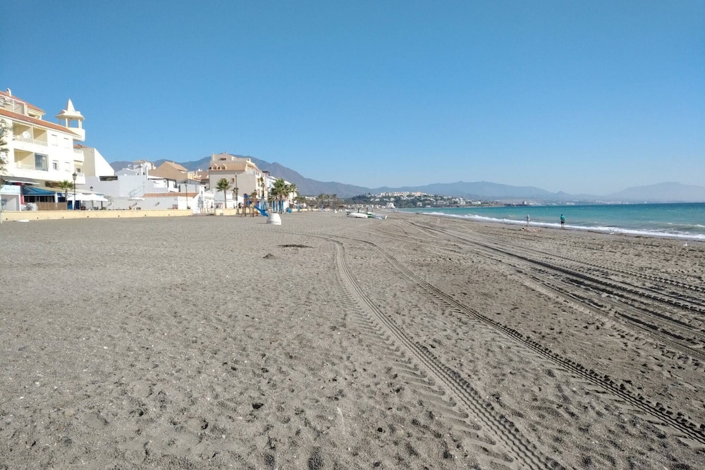 Top Floor Apt Close To Duquesa