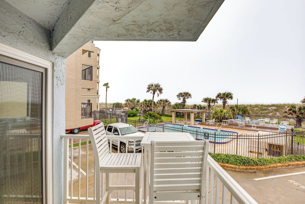 Steps to Pool + Ocean: Jacksonville Beach Gem!
