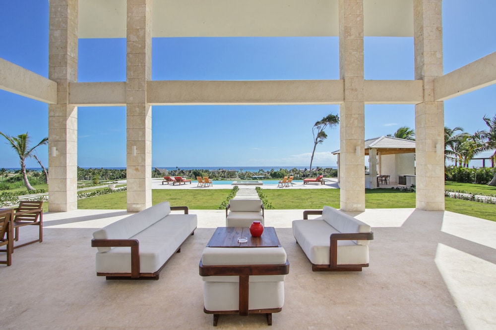 Stunning 6BR Villa With Ocean View in Cap Cana
