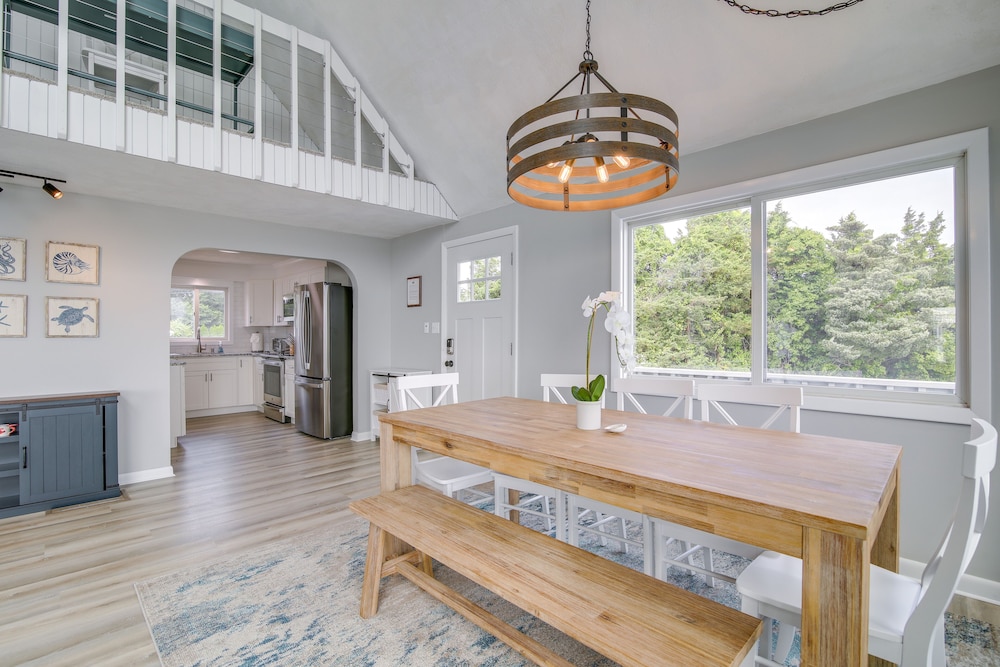 Serene Mattapoisett Home w/ Private Beach Access!