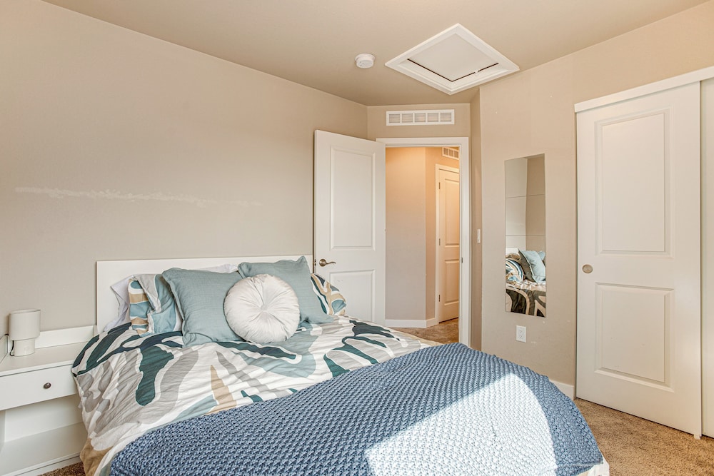 Beautiful Home w/ Bonus Room & Prime Location!