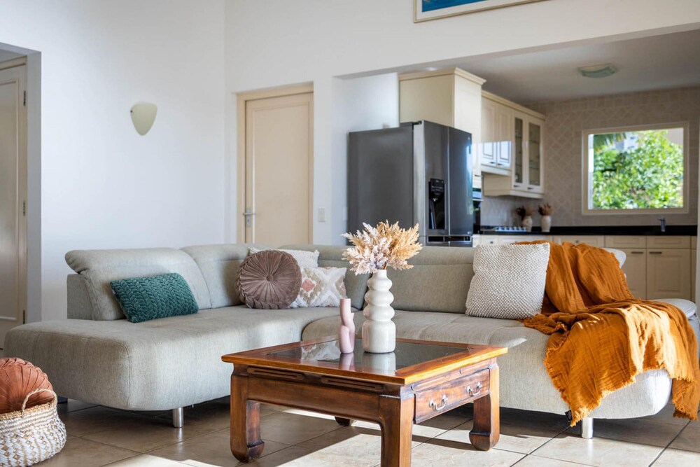Spacious Bright Villa - Spectacular Ocean Views Private Pool