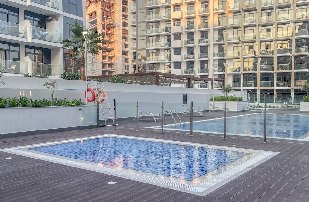 Elite LUX Holiday Homes - Upscale Studio in Azizi Riviera Prime Location Dubai