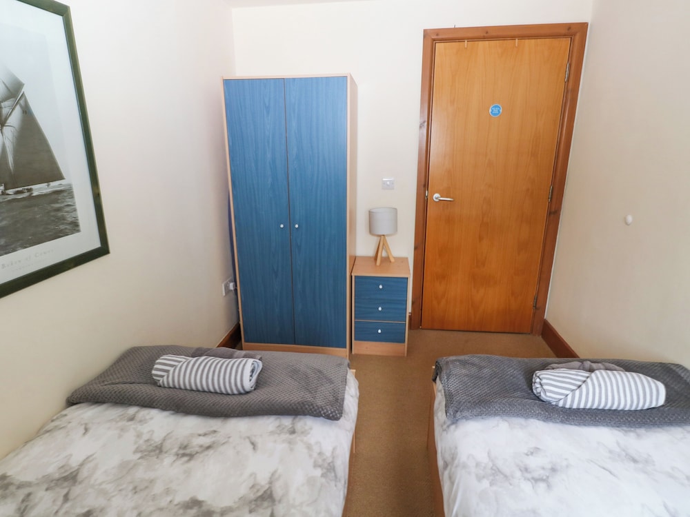 15 Sovereign House