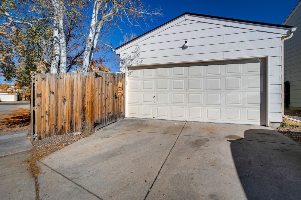 Patio, Grill, Yard: Pet-friendly Denver Home!