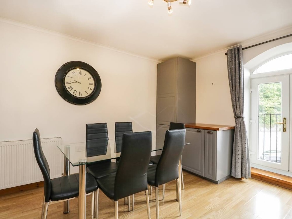 COACH HOUSE