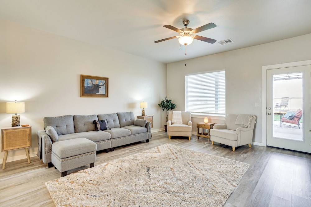 Golf, Swim, Relax: Oklahoma Ranchland Retreat