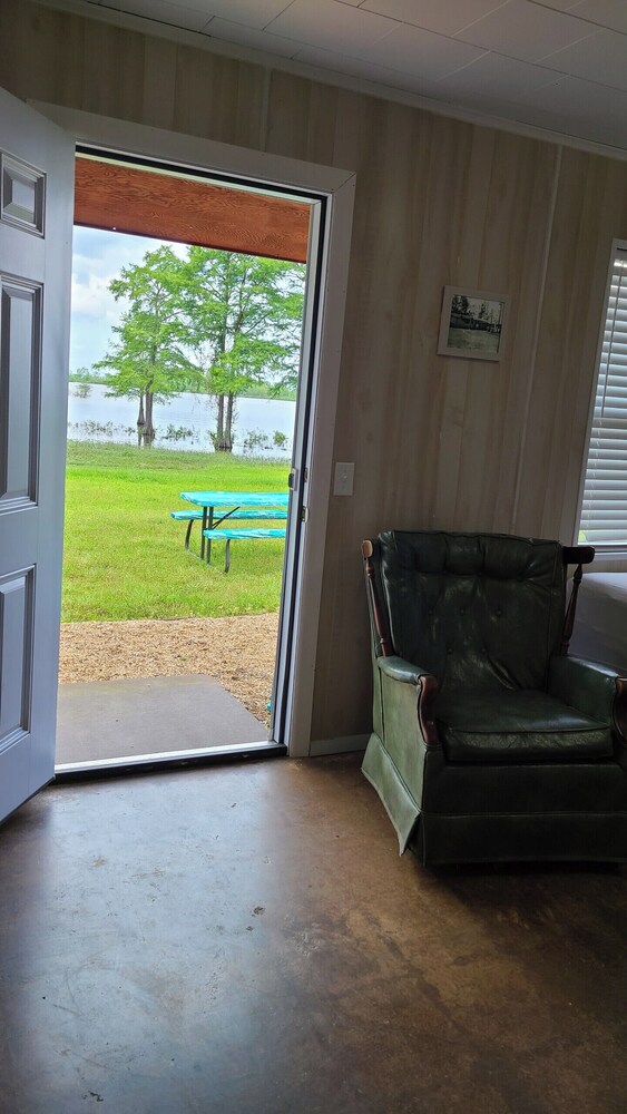 Leesville Vacations - McGees Landing Cabin 1-Toledo Bend Lake - Property Image 4