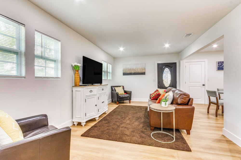 3 Mi to Dtwn Entertainment: Pensacola Family Home!