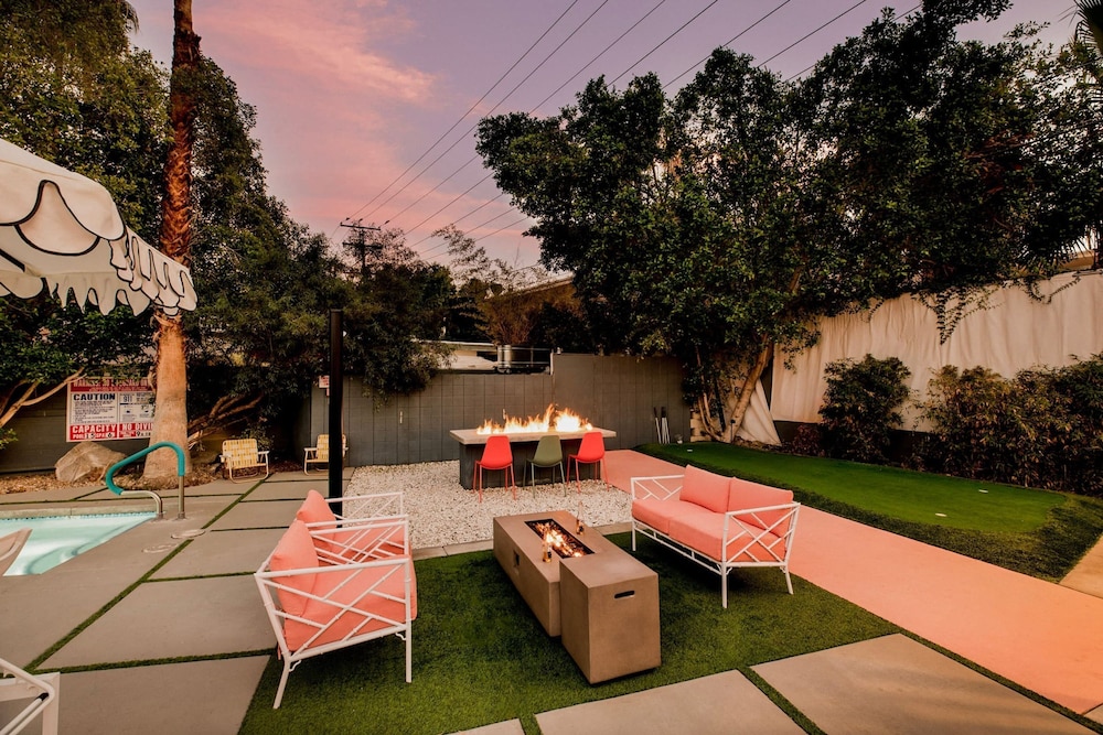 3 Private 1 Bedroom Units at The Wesley Sleeps 12