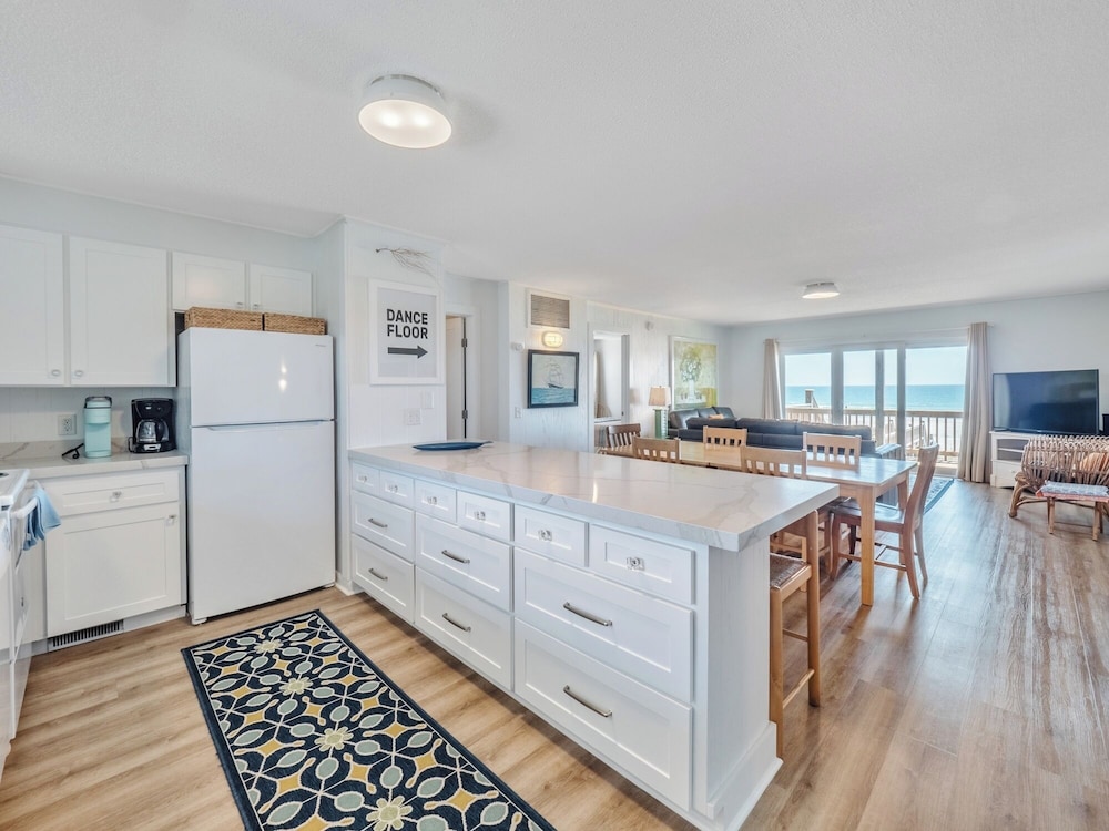 Walking on Sunshine by Topsail Realty