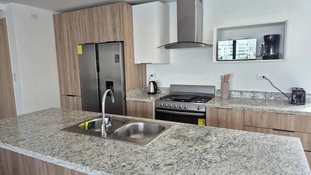 Luxury Beach Penthouse Jacuzzi & Lagoon View