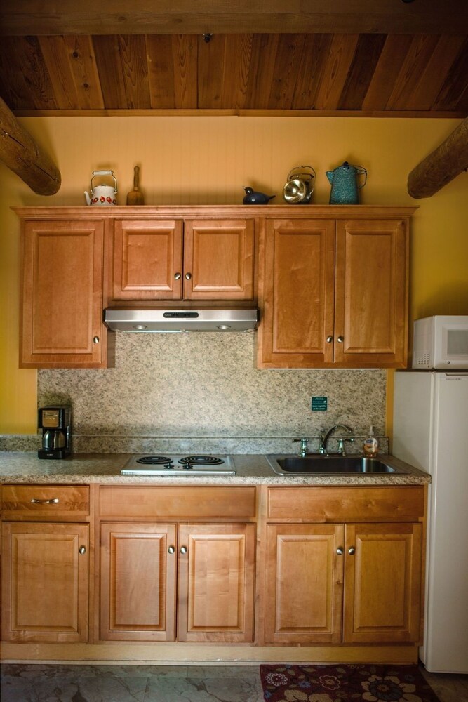 Canyon Wren Honeysuckle 1 Bedroom Cabin by RedAwning