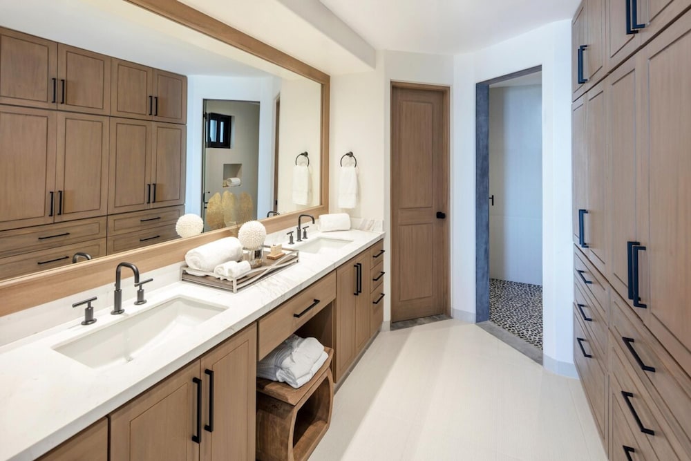 Oceanview Residence With World Class Amenities