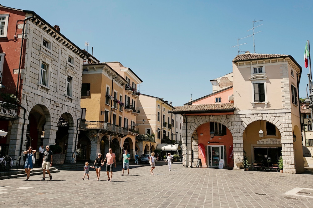 Photo 18
