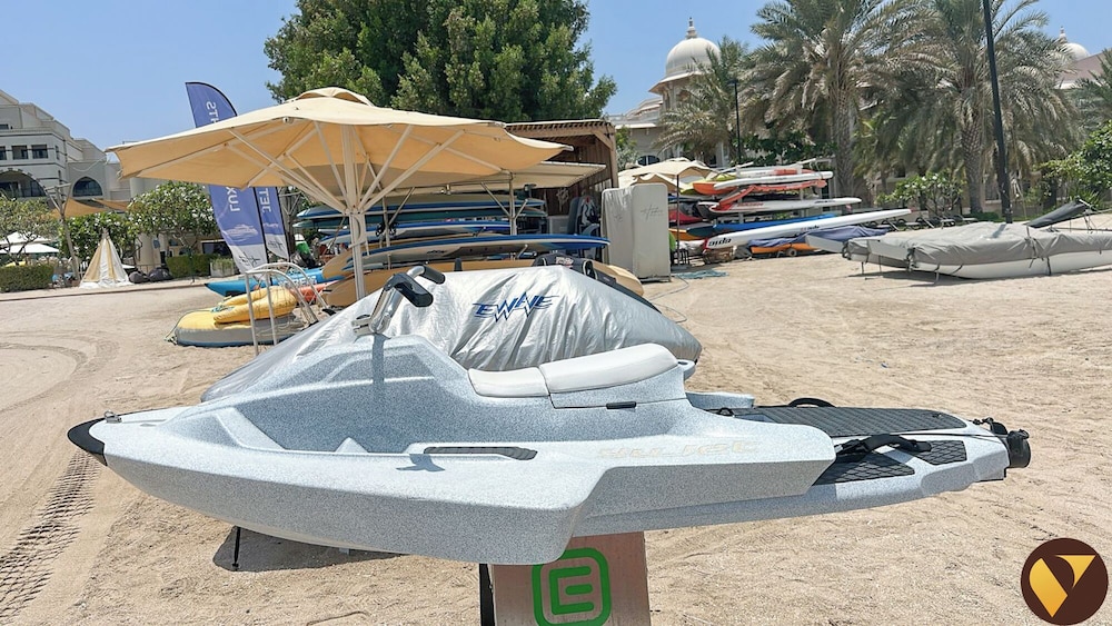 Grandeur Private Beach Walk to Mall