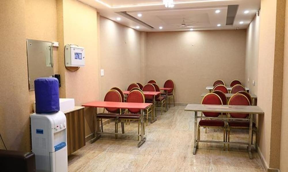 FabHotel Reconnect Suites - Near IGI Airport - New Delhi