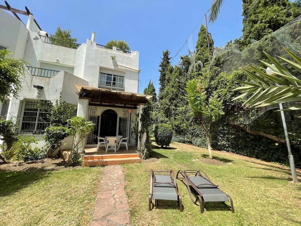 Spacious House w/ Private Pool Next to Golf Club