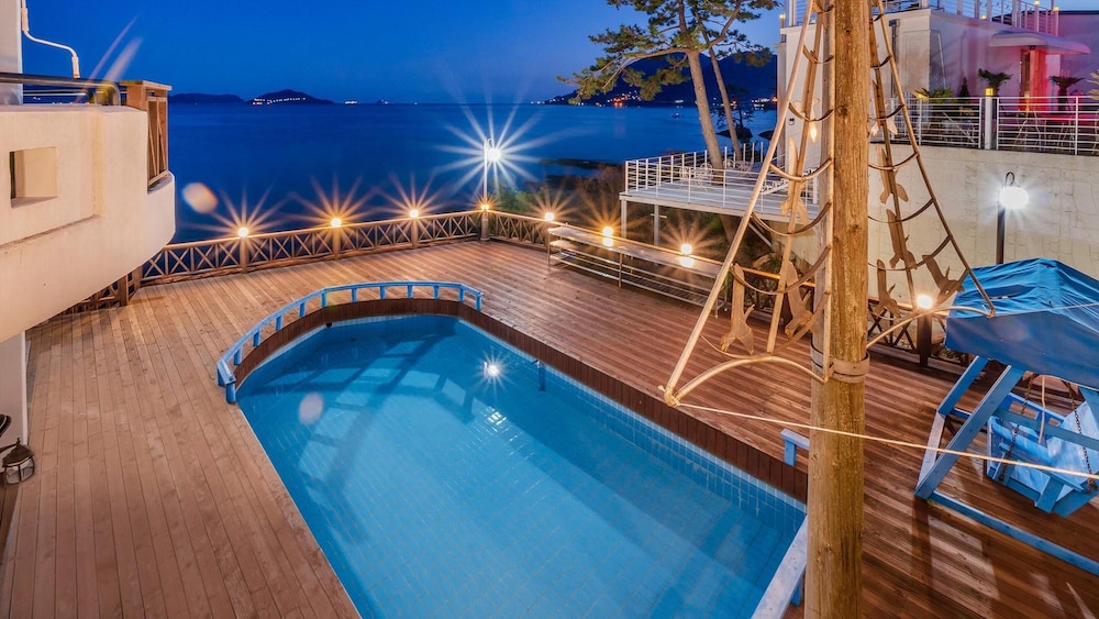 Namhae Opera House Pension