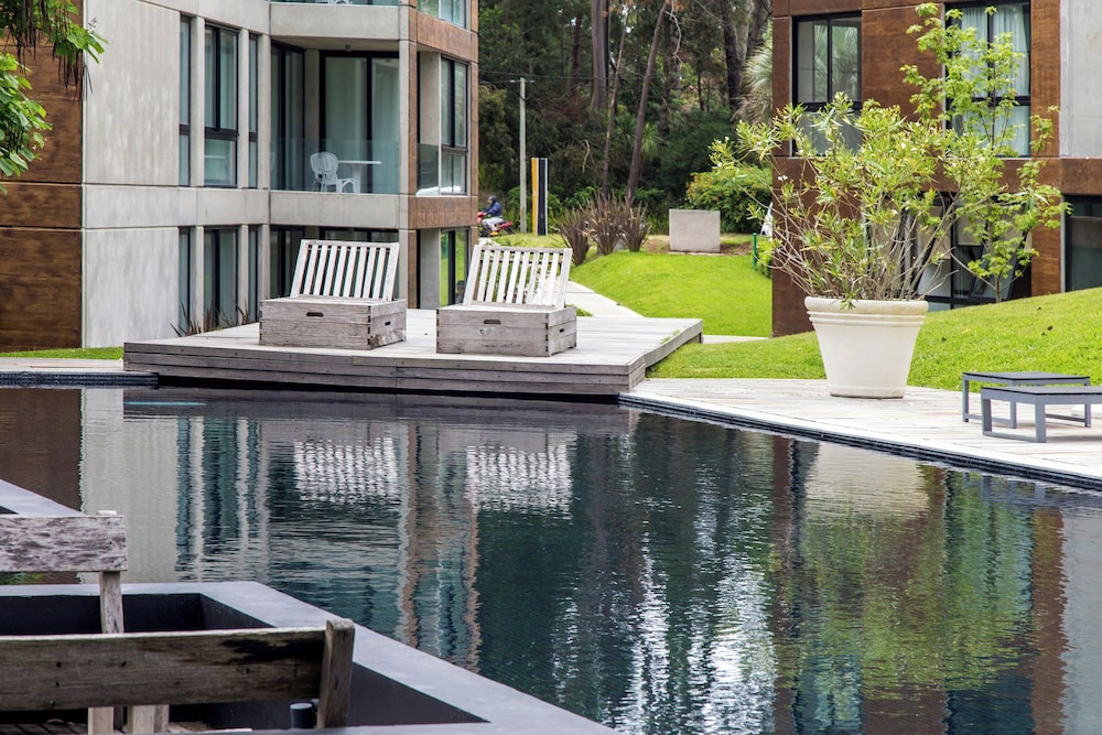 Oceana Suites Be House