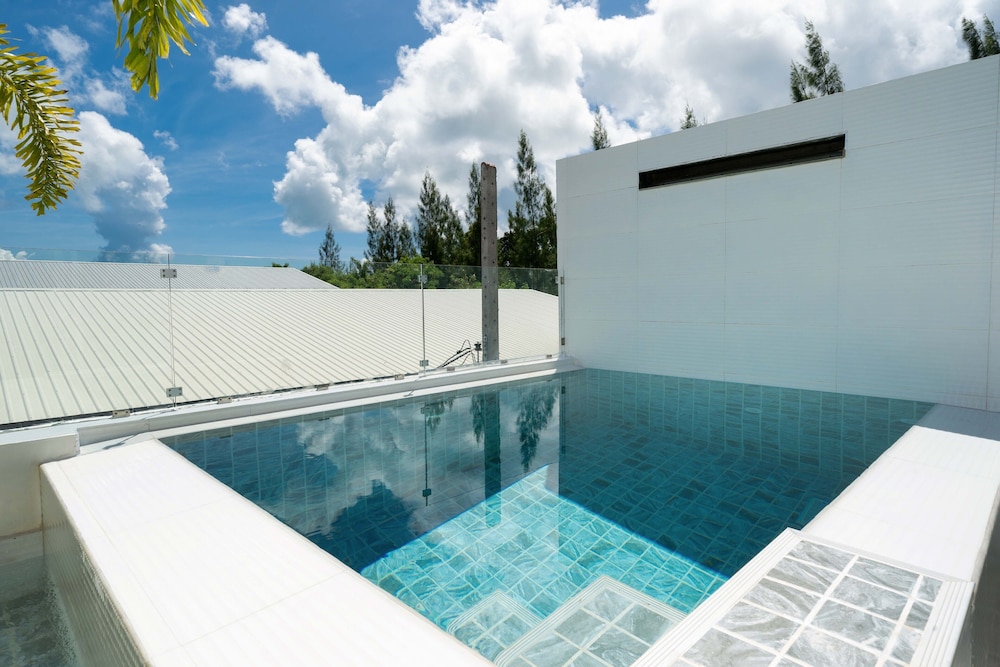 4-Storey Villa Mare with Seaview Pool