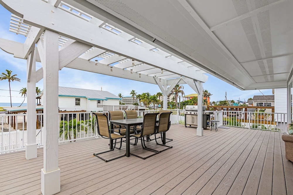 5550 Palmetto Paradise: 3br W/ Gulf Views, Heated Pool 3 Bedroom Home