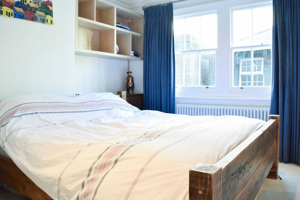 Large 2 Bedroom Apartment in Central London