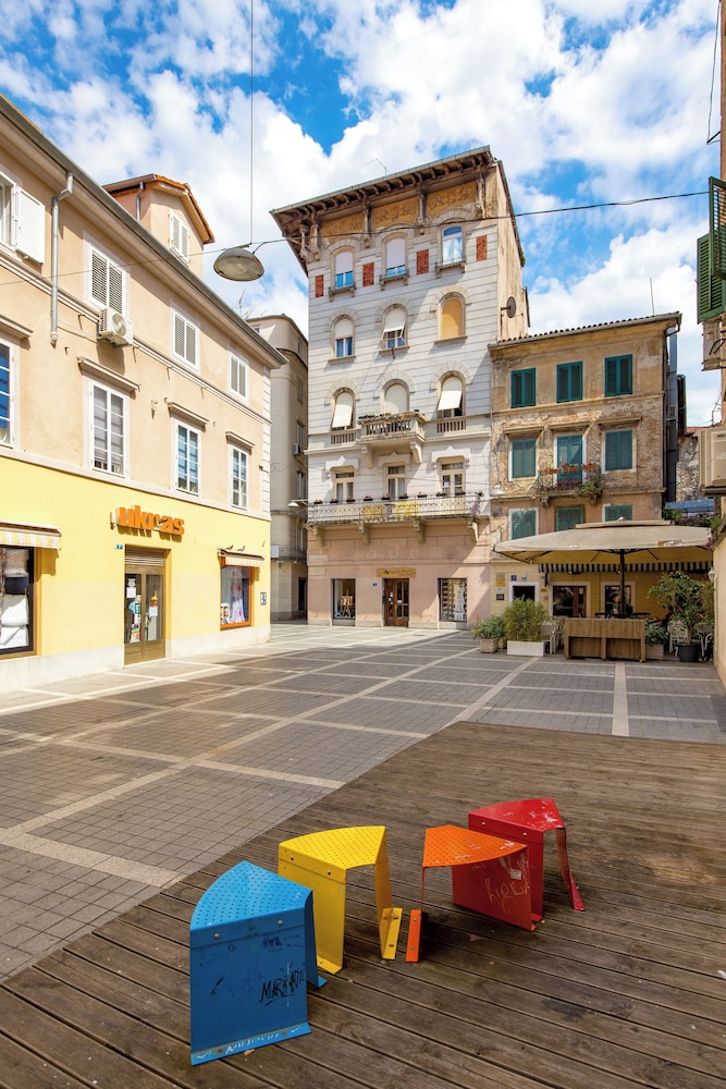 Marvie Apartments