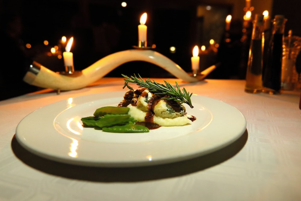 Amakhosi Safari Lodge and SPA