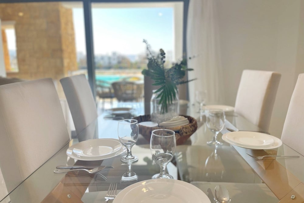 Xuru Stays I Charming & Beautifully Styled 3bdr @ Swan Lake Gouna
