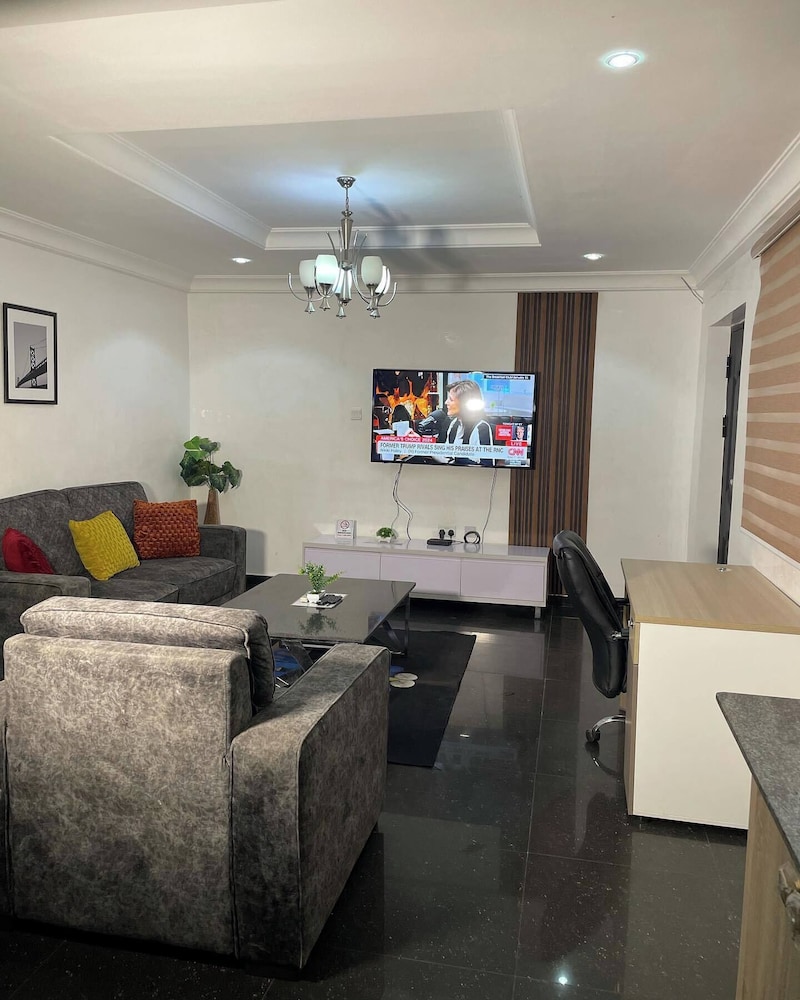 House 17 Apartment and Services Ltd