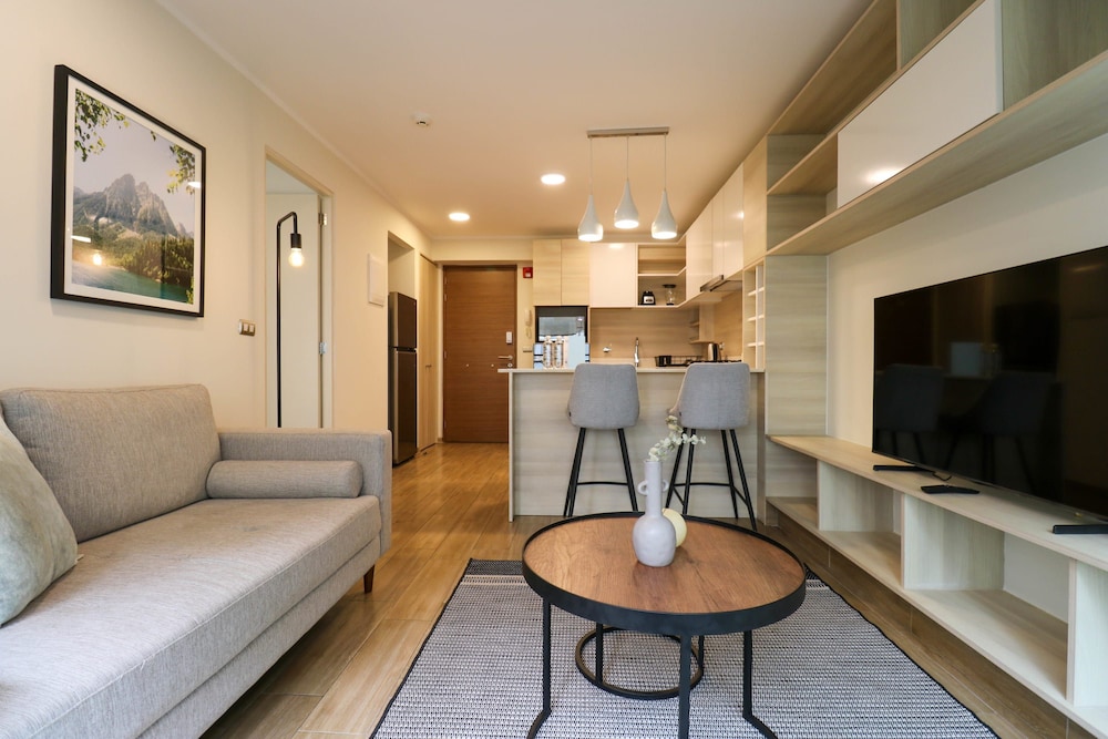 Perfect 1BR With Balcony in Luxurious Building