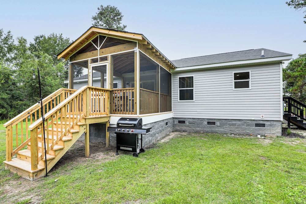 Dog Friendly, Screened Porch: St Stephen Retreat!