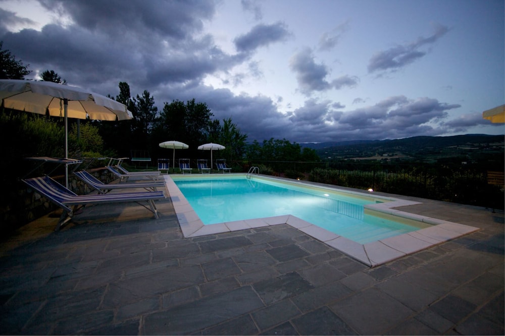Wonderful private villa for 10 people with private pool, WIFI, TV, terrace, pets allowed and par...