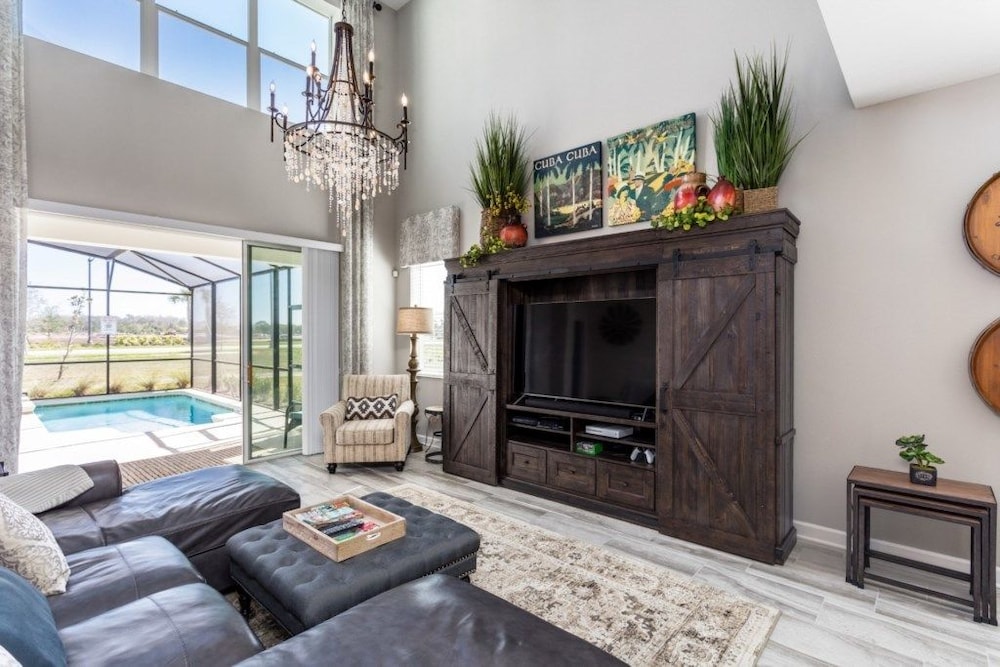7BR Pool Home Emerald Island by SHV-8409