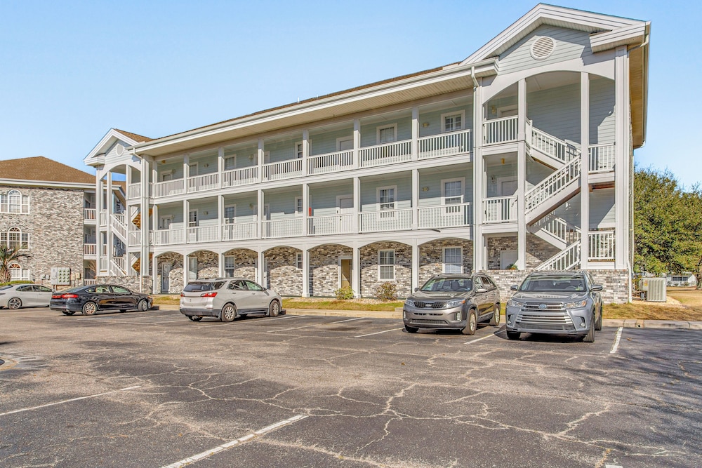 Swim, Putt & Play: Central Condo in Myrtle Beach!