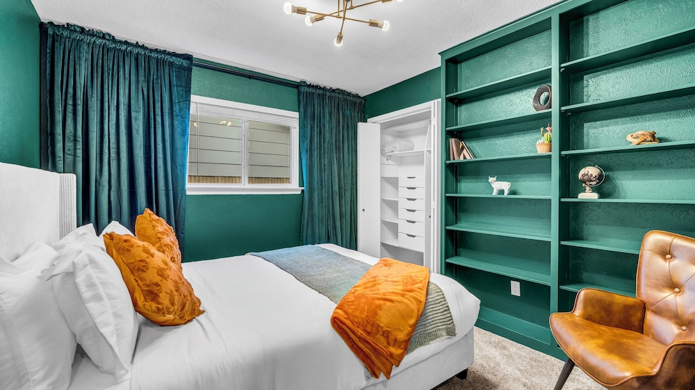 LuxStay Escapes