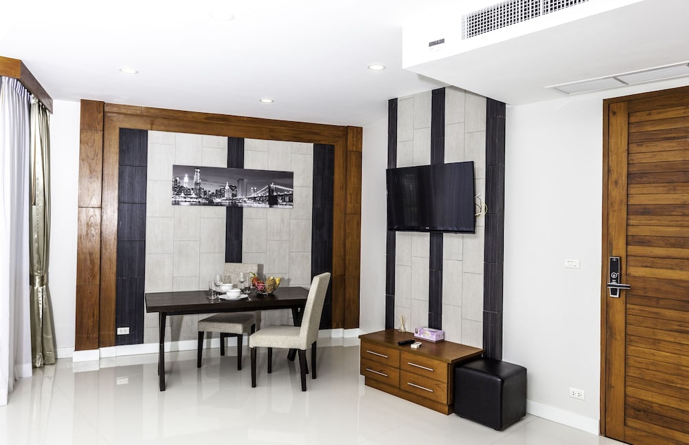 Q Kata Residence