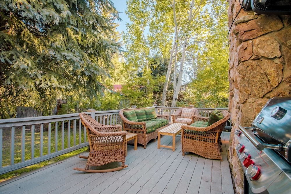 River House Hot Tub 15min to Downtown Skiing