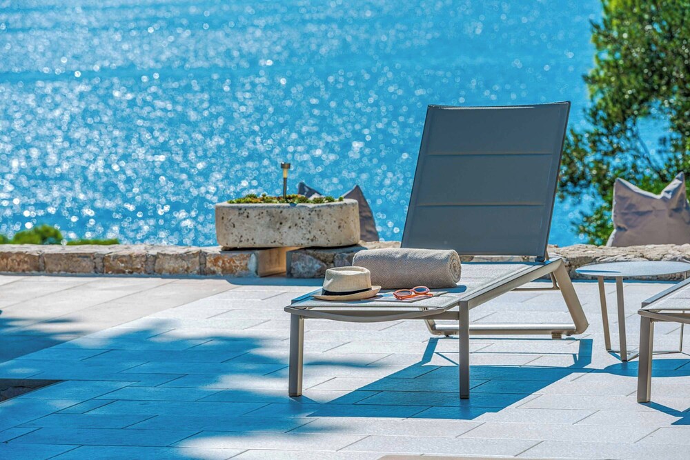Relaxed Shore