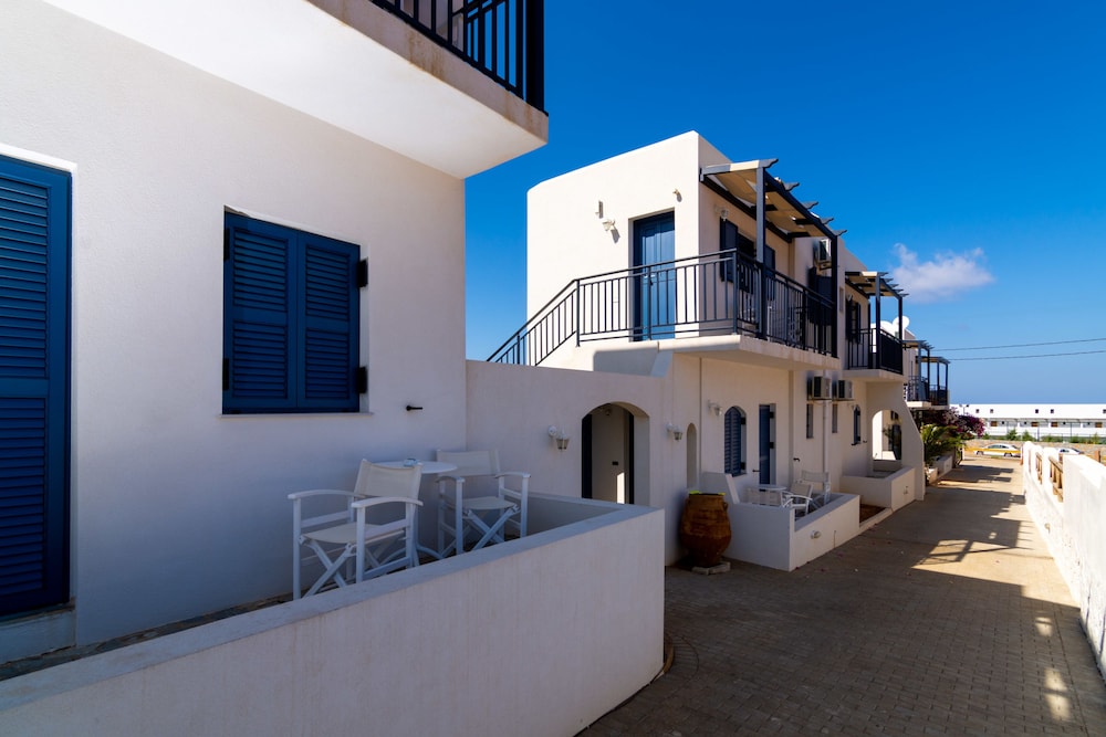 Okirroi Villas