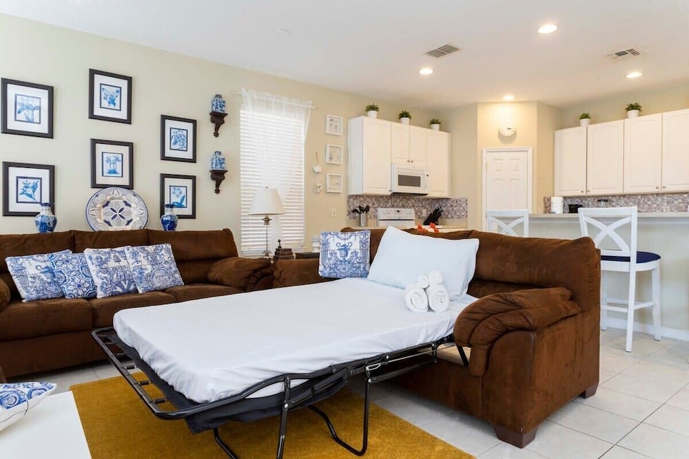 Gorgeous 4 Bedroom w/ Pool Close to Disney 920