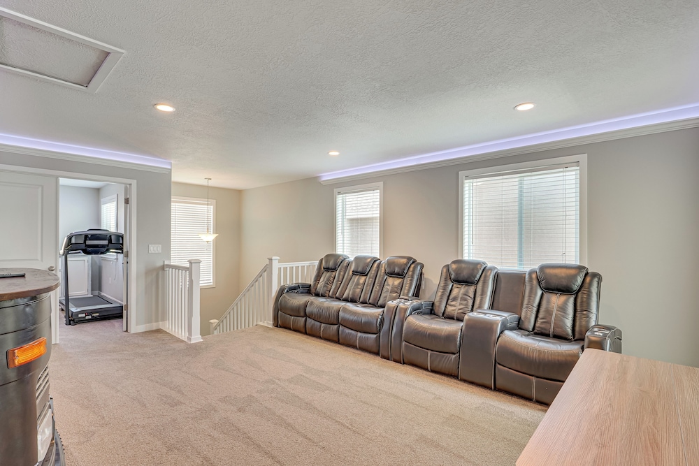 8 Mi to Loveland Aquarium: Mtn Home in Herriman! view 5