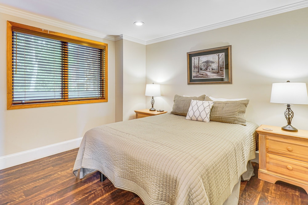 Hike, Swim & Explore: Mtn-view Condo in Gatlinburg